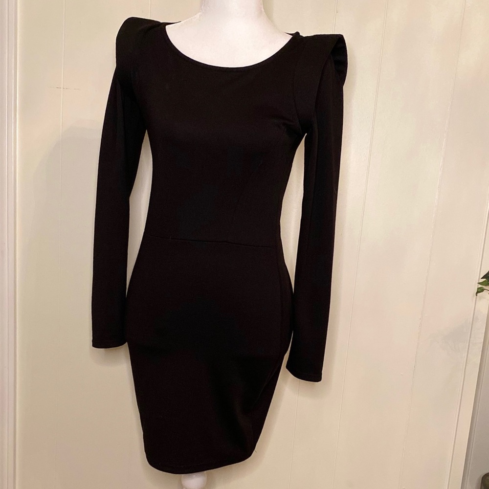 NWOT 2bBEBE black shoulder dress